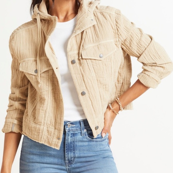 Evereve Jackets & Blazers - EVEREVE Laine Gauze Shacket